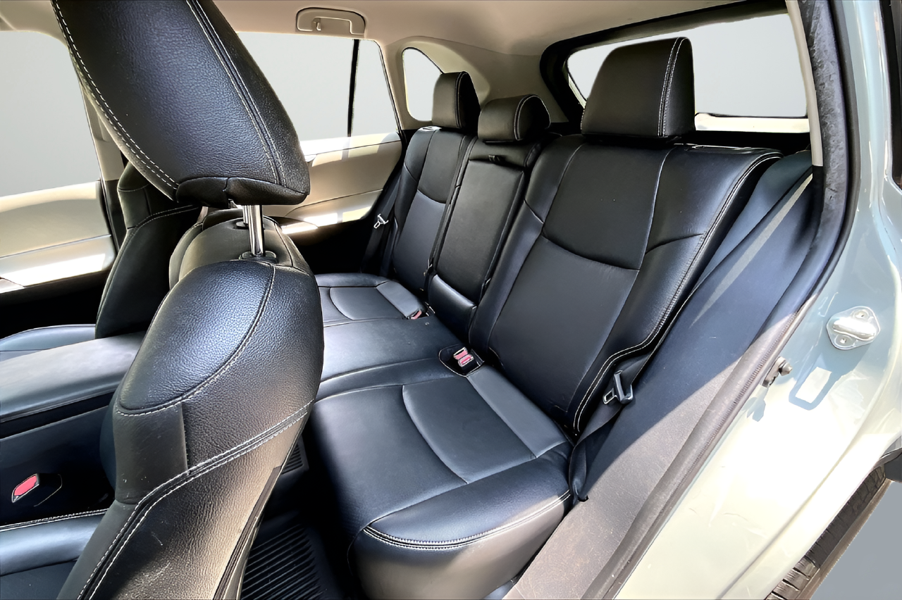 Used 2021  Toyota XLE image 19