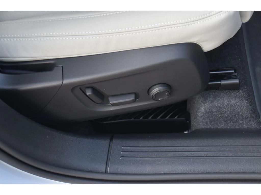 Used 2026 Cloud Blue Volvo Plus image 32