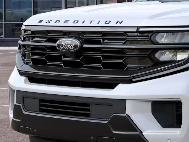 New 2027 Star White Metallic Tri-Coat Ford Platinum image 17