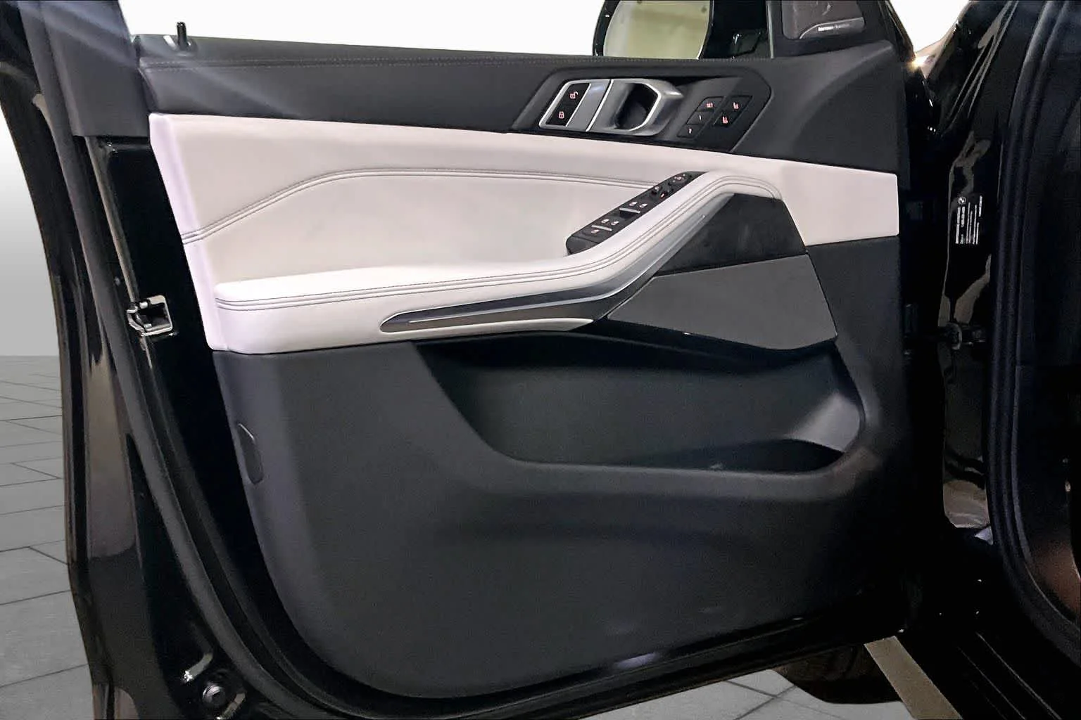 New 2026 Black Sapphire Metallic BMW xDrive40i image 11