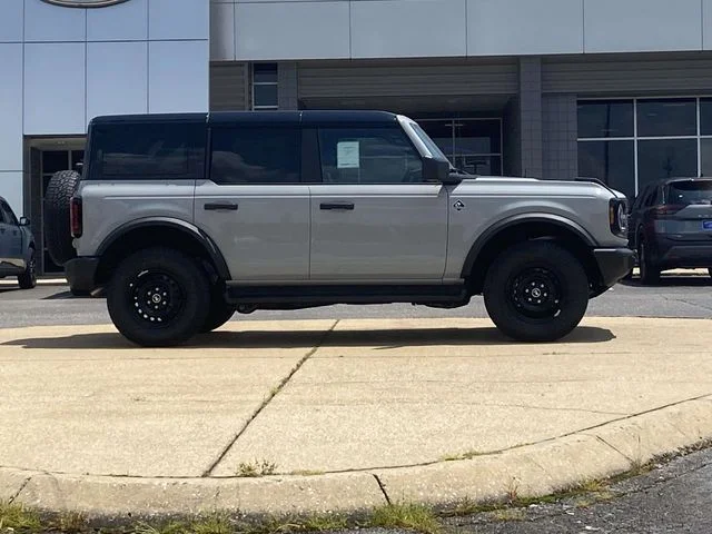 New 2026 Avalanche Gray Ford Outer Banks image 2
