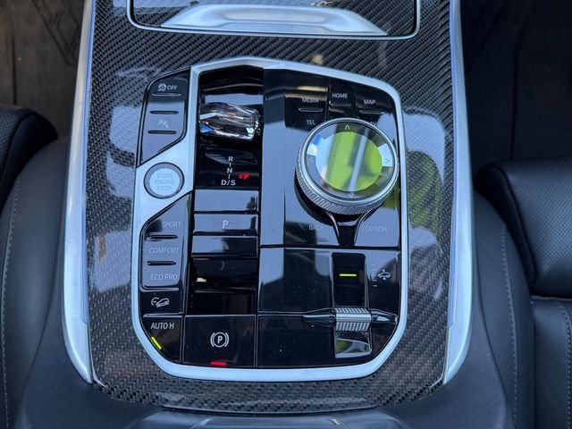 Used 2024 White BMW M60i image 24