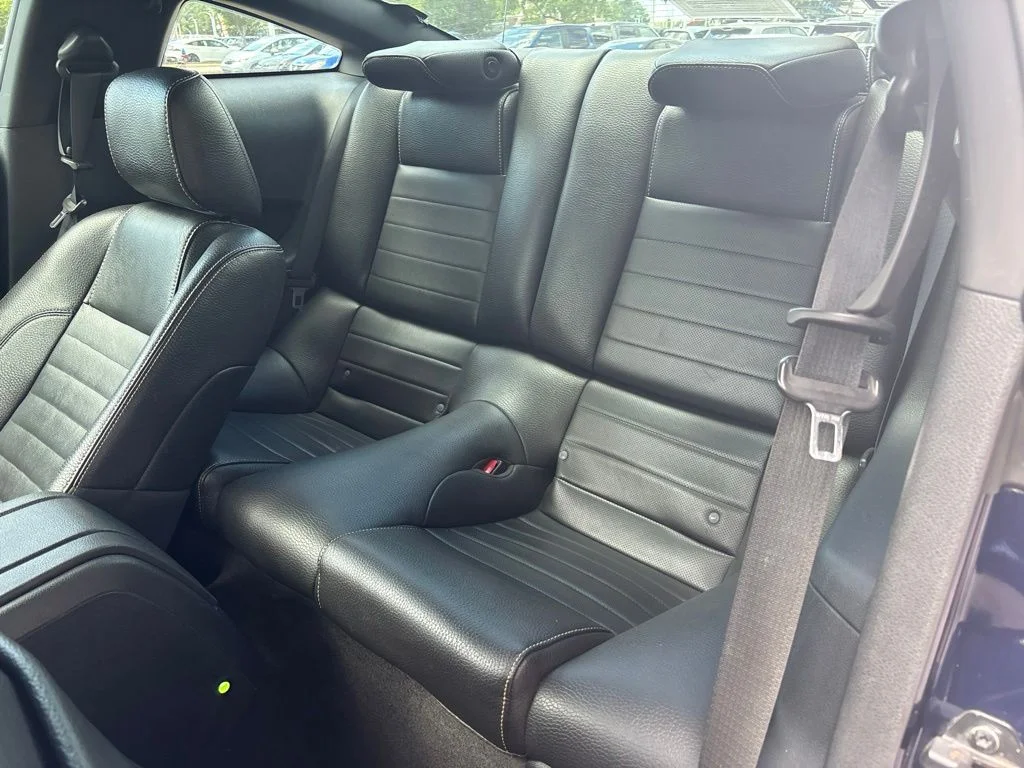 Used 2011 Blue Ford V6 Premium image 15