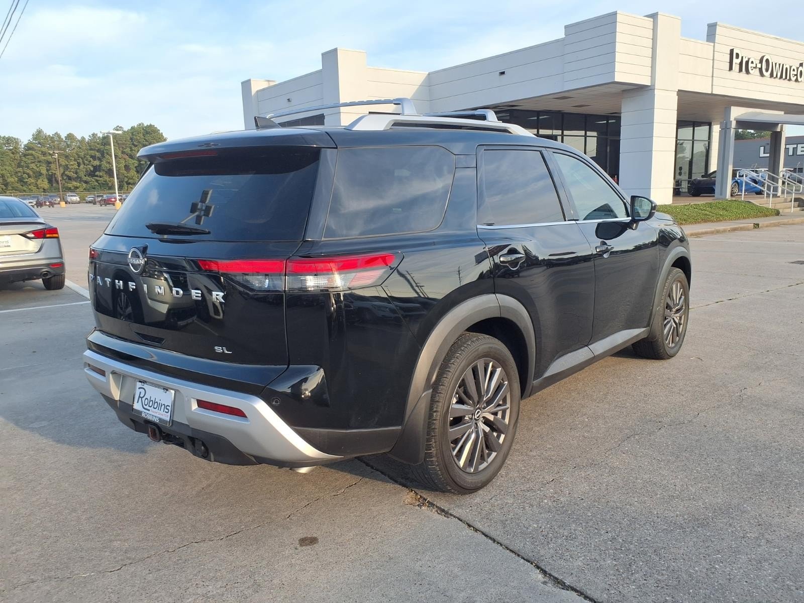 2022 Nissan Pathfinder SL Black at Robbins Nissan