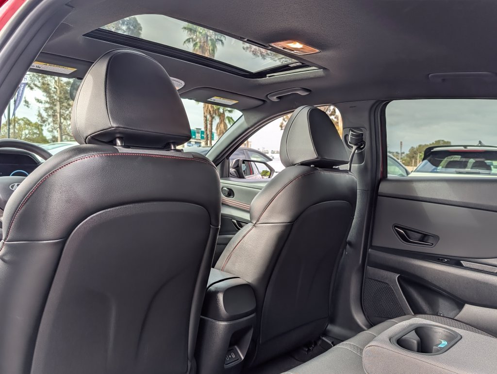 2025 Hyundai Elantra N Line - Photo 12