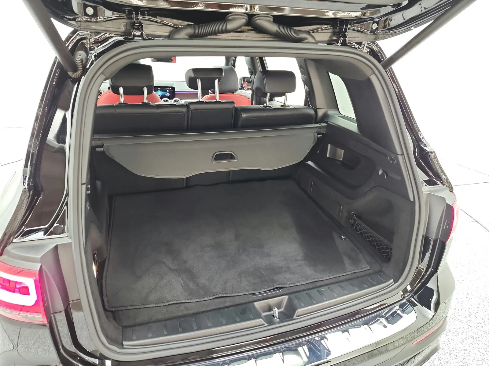 Used 2023 Night Black Mercedes-Benz GLB 250 SUV image 22