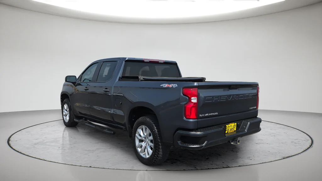 Used 2021 Gray Chevrolet Custom image 13