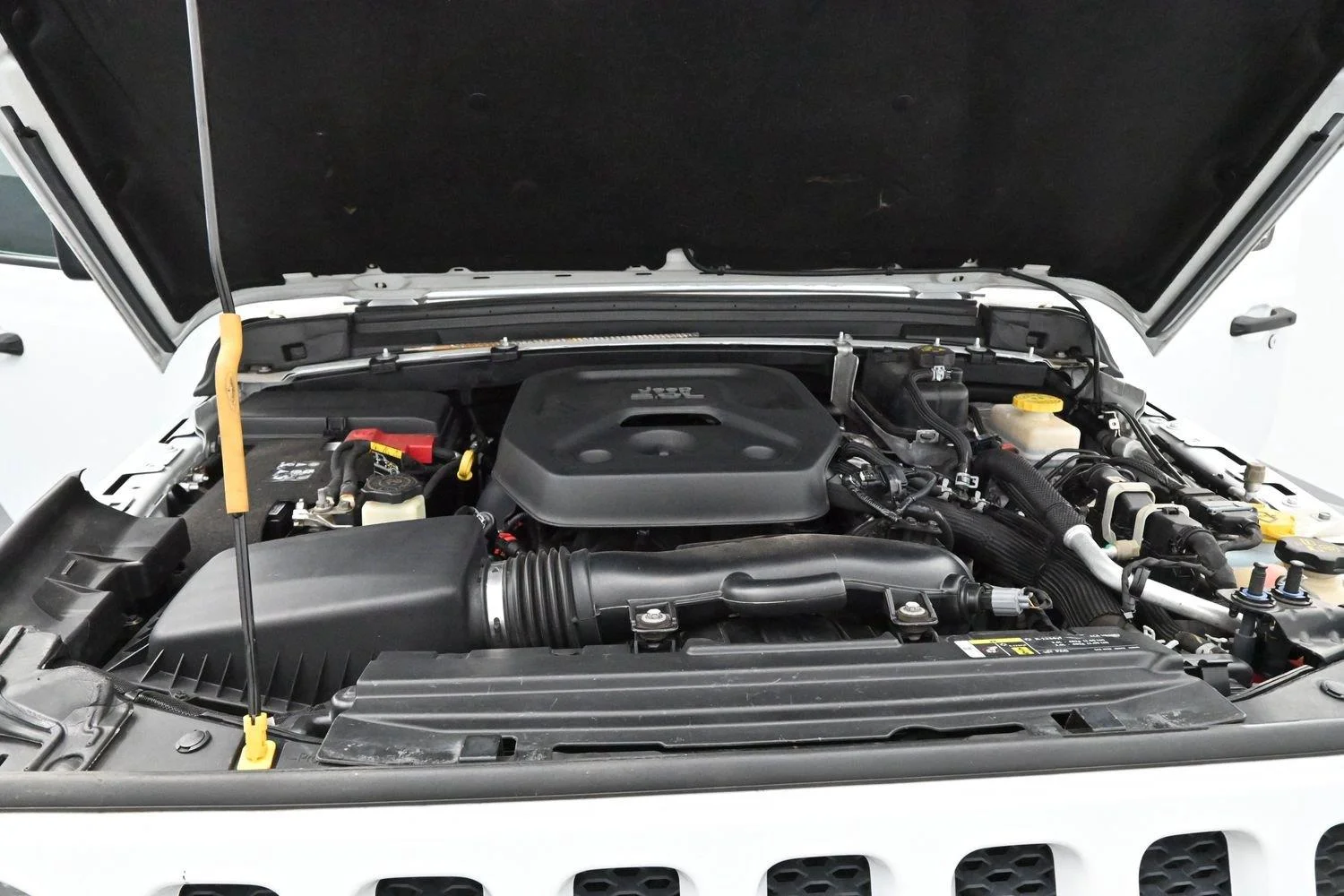 Used 2020 Bright White Clearcoat Jeep Sport S image 29