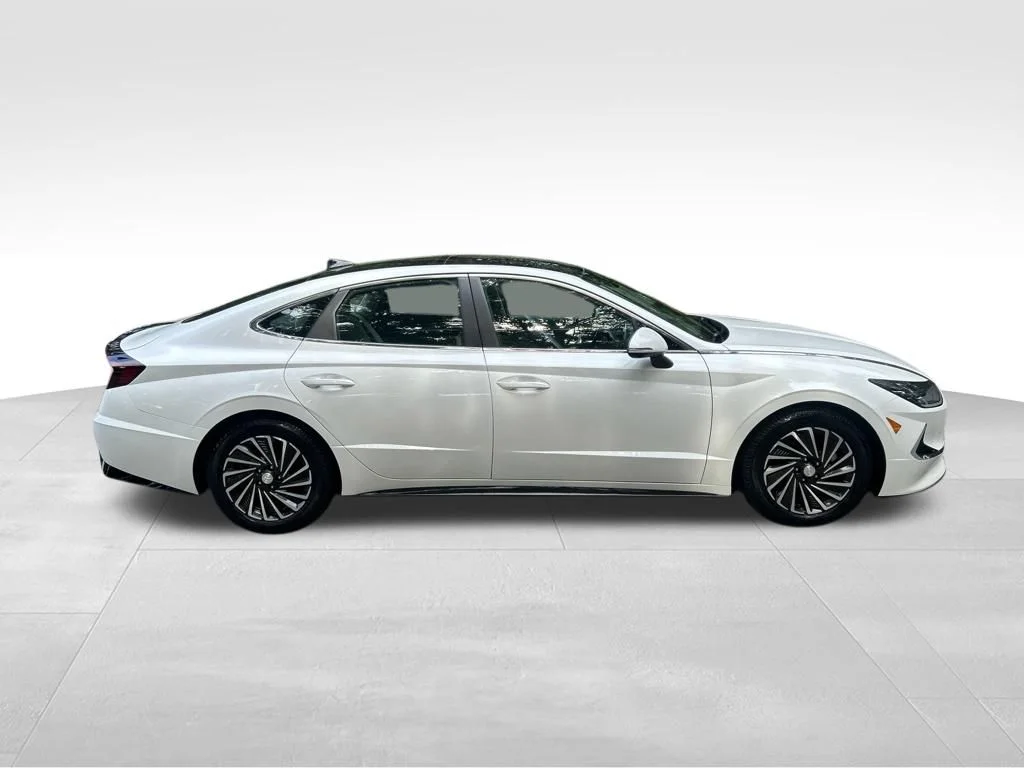 Used 2021 White Hyundai Limited image 7