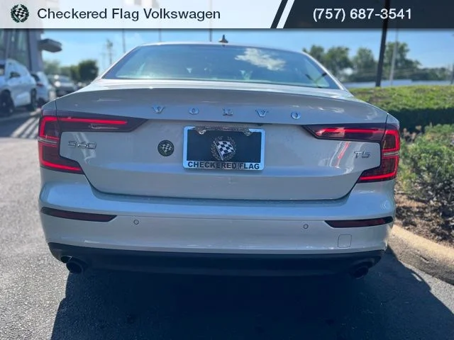 Used 2020 Birch Light Metallic Volvo T5 Momentum image 8