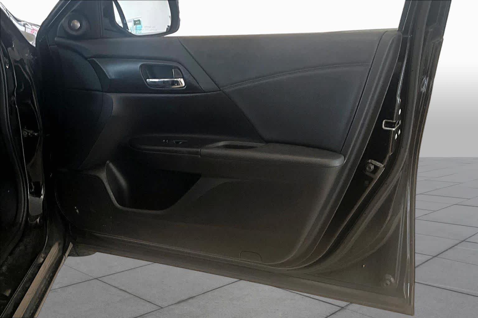 Used 2015 Crystal Black Pearl Honda EX-L image 20