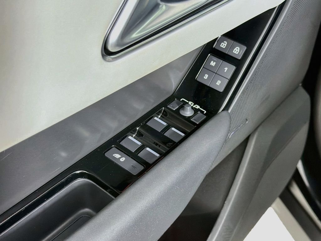 Used 2026 White Land Rover S image 17