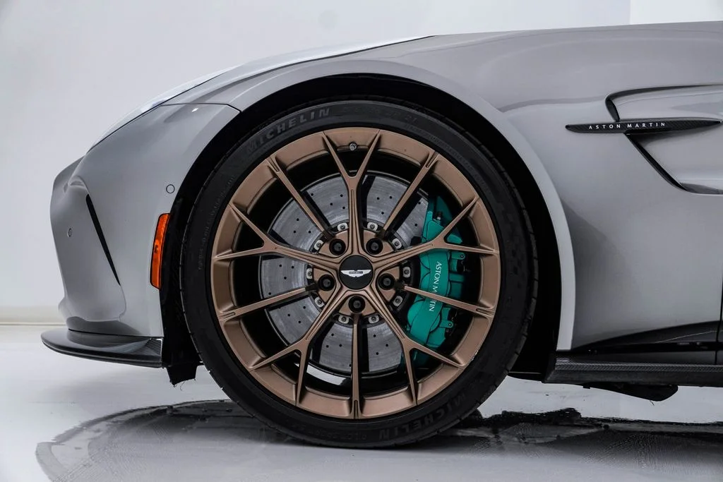 Used 2025 Aluminite Silver Aston Martin Carbon image 15