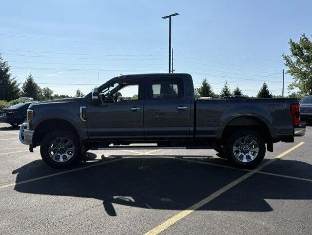 Used 2019 Magnetic Ford LARIAT image 7