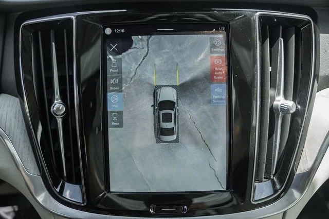 Certified Used 2024 Crystal White Volvo Plus image 39