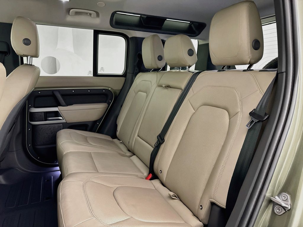 Used 2024 Green Land Rover S image 25