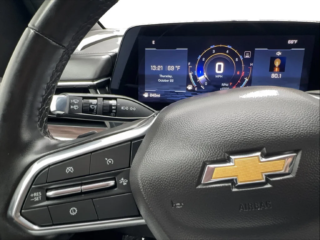 Used 2025 White Chevrolet LT image 45