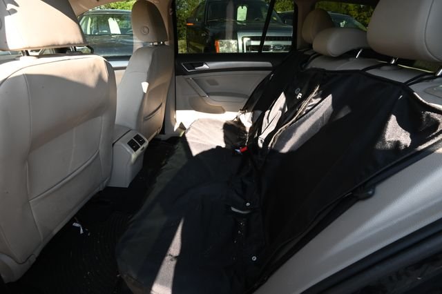 Used 2015 Black Volkswagen SE image 10