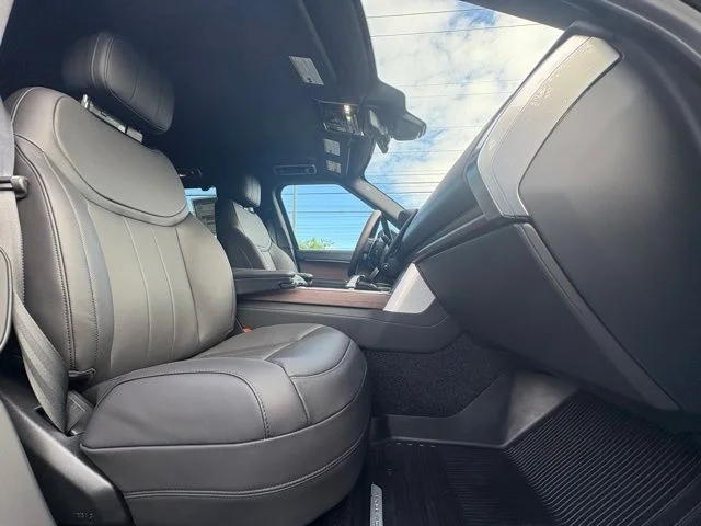 New 2026 Santorini Black Land Rover SE image 43