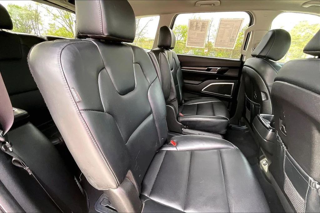 Used 2024 Black Kia S image 27