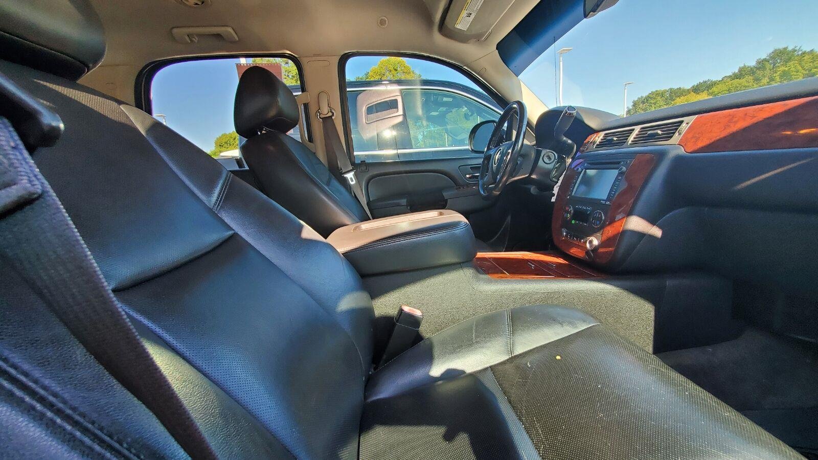 Used 2013 CHAMPAGNE SILVER METALLIC Chevrolet LTZ image 4