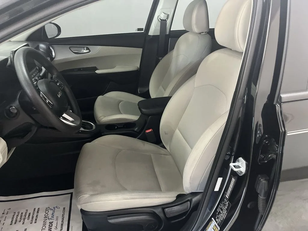 Used 2023 Black Kia LXS image 15