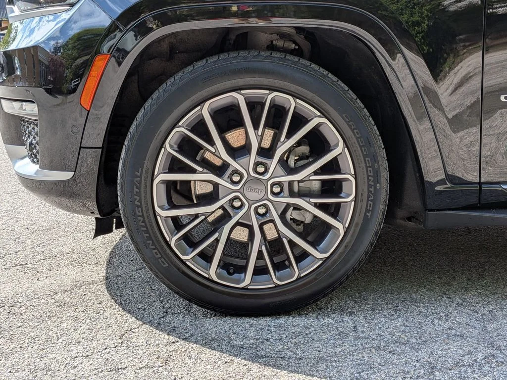 Used 2022 Black Jeep Summit image 39