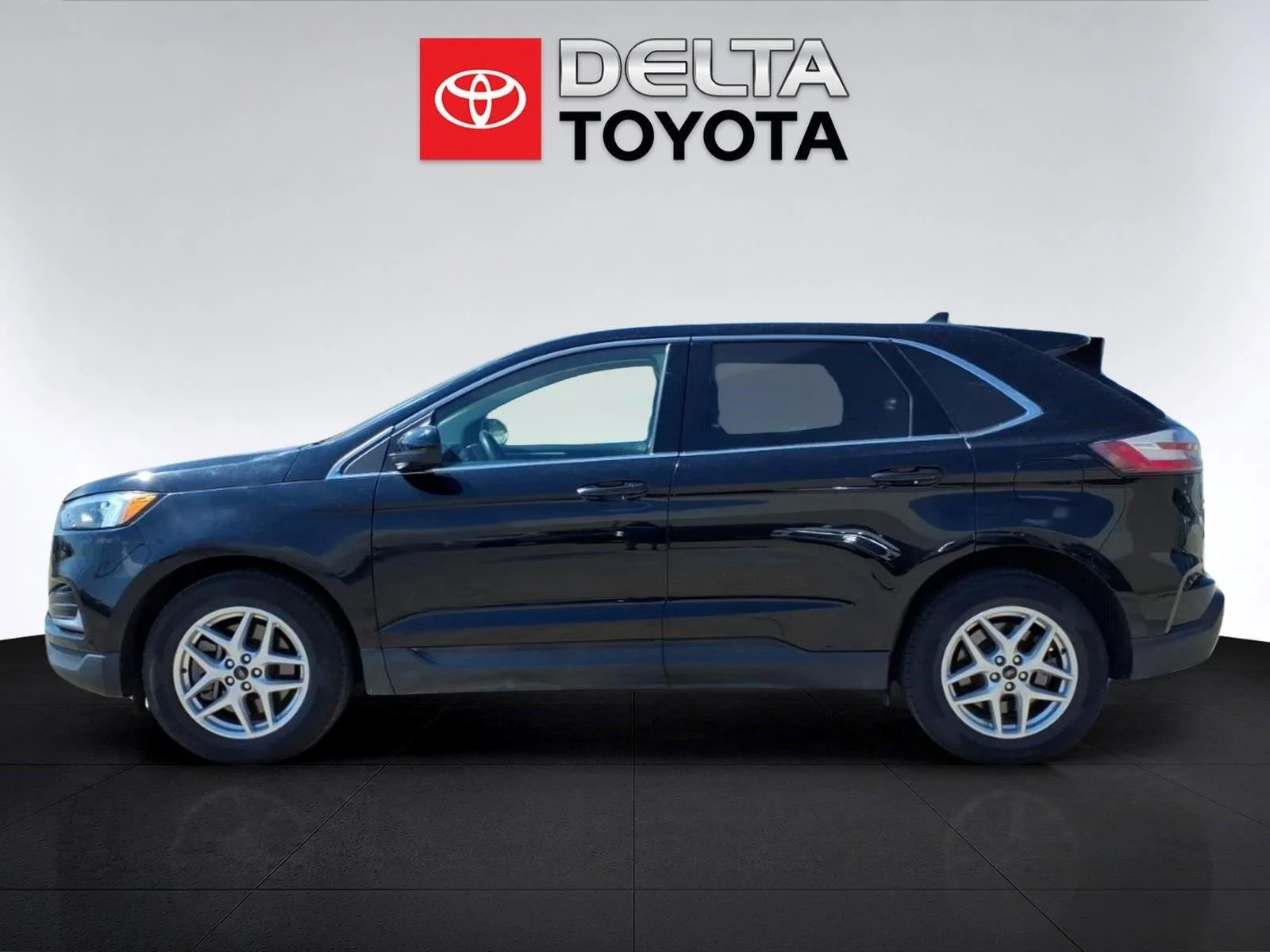 Used 2024 Agate Black Ford SEL image 2