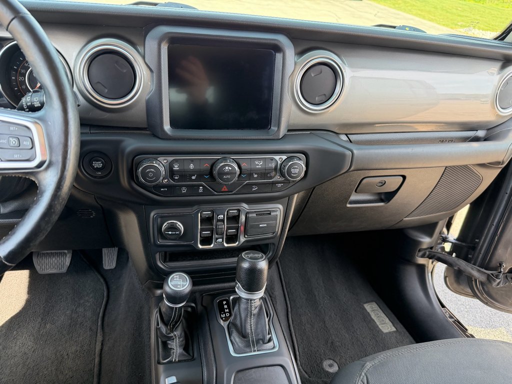 Used 2019 Granite Crystal Metallic Clearcoat Jeep Sahara image 12