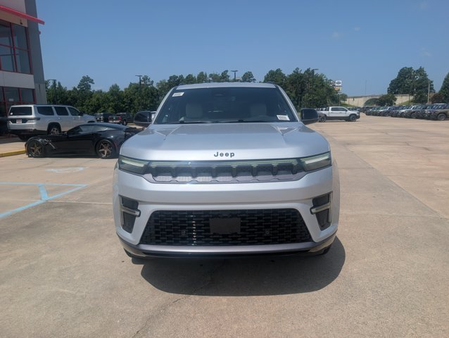 New 2026 Silver-Zynith Exterior Paint Jeep Limited Altitude image 8