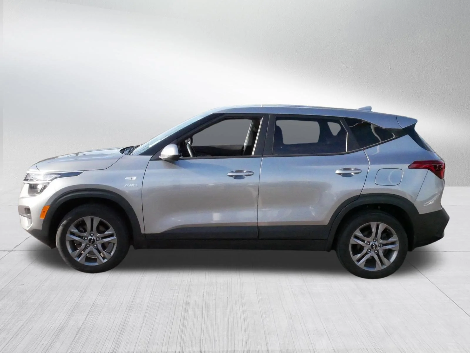 Used 2023 Steel Gray Kia LX image 4