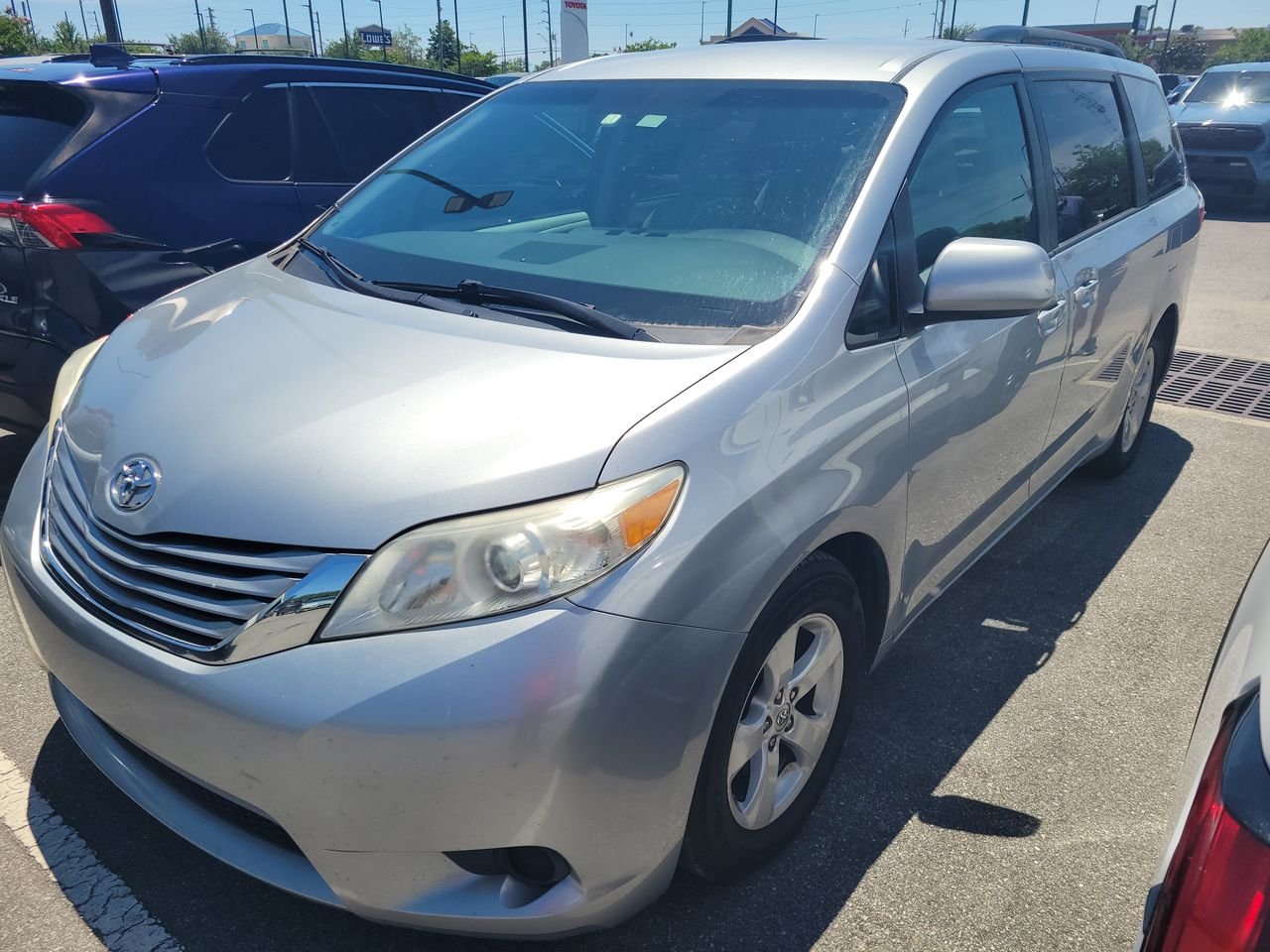 2015 Toyota Sienna LE V6 7-Passenger Access Seat's photo