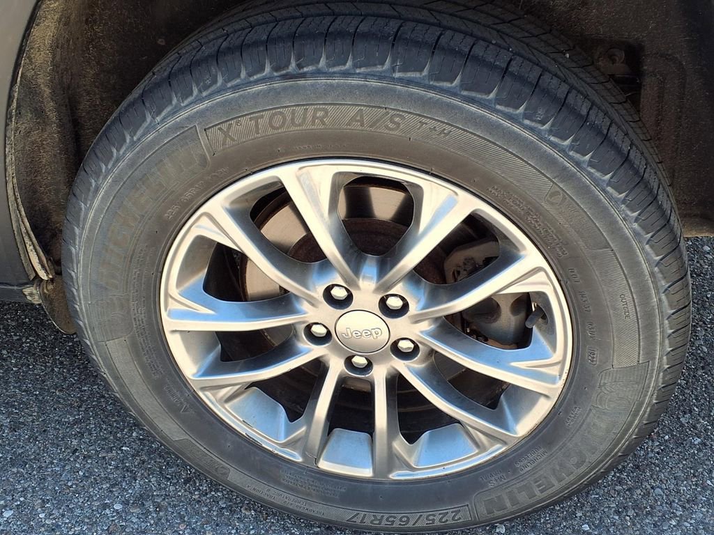 Used 2019 Sting-gray Clearc Jeep Latitude Plus image 7