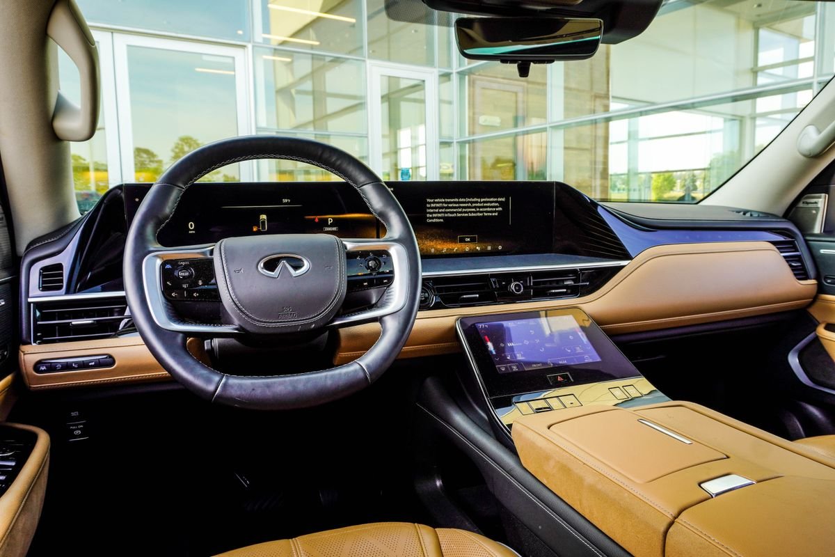 Used 2025 Black INFINITI SENSORY image 14