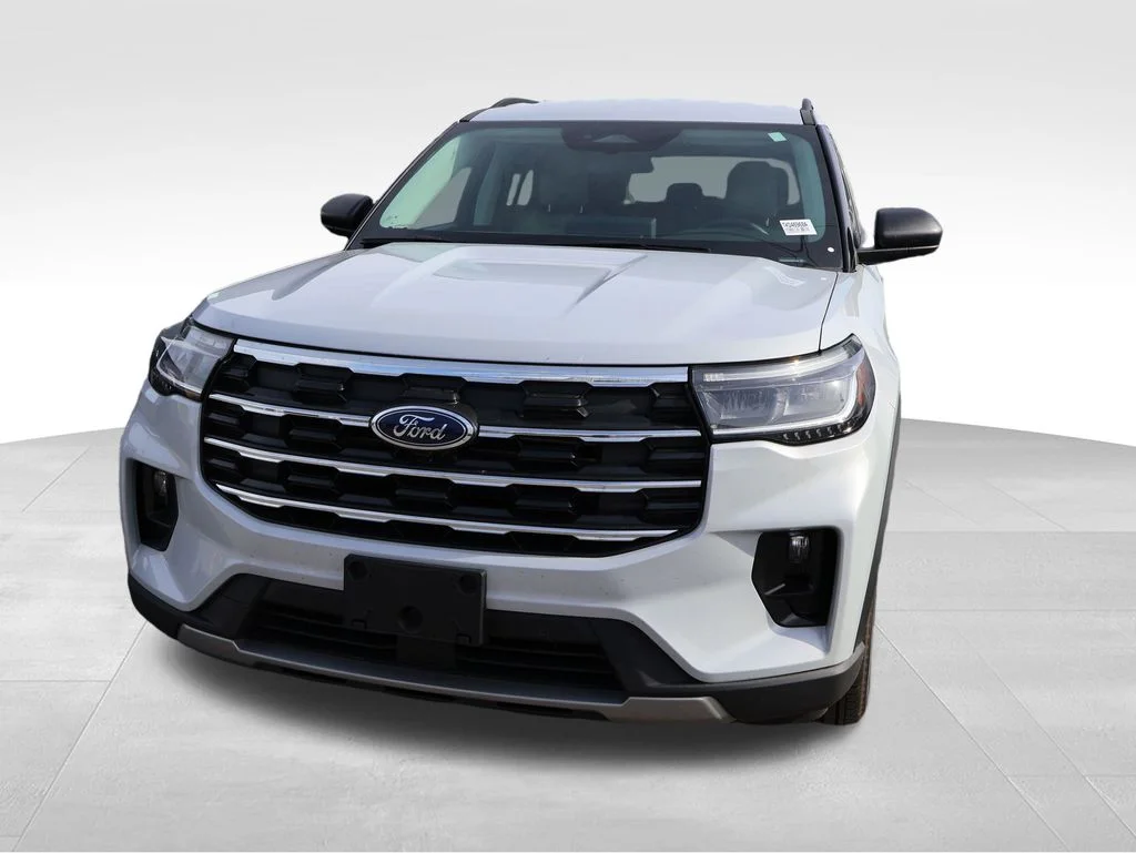 Used 2025 White Metallic Ford Active image 4