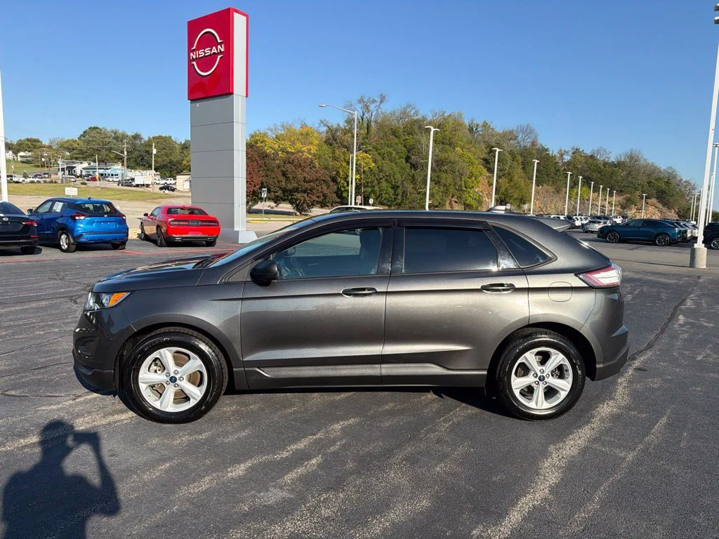 Used 2018 Magnetic Metallic Ford SE image 4