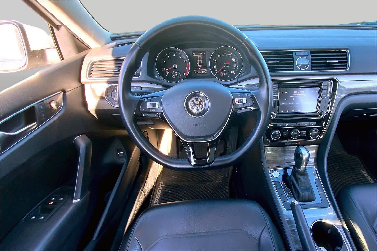 Pre-Owned 2017 Volkswagen Passat 1.8T SE
