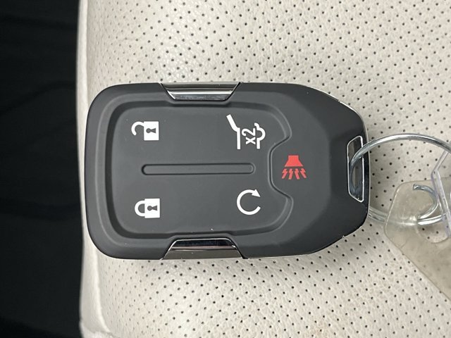 Used 2024 White Frost Tricoat GMC Denali image 31