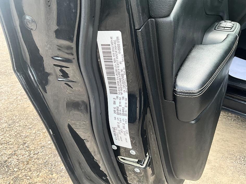 Used 2015 Black Jeep Limited image 37