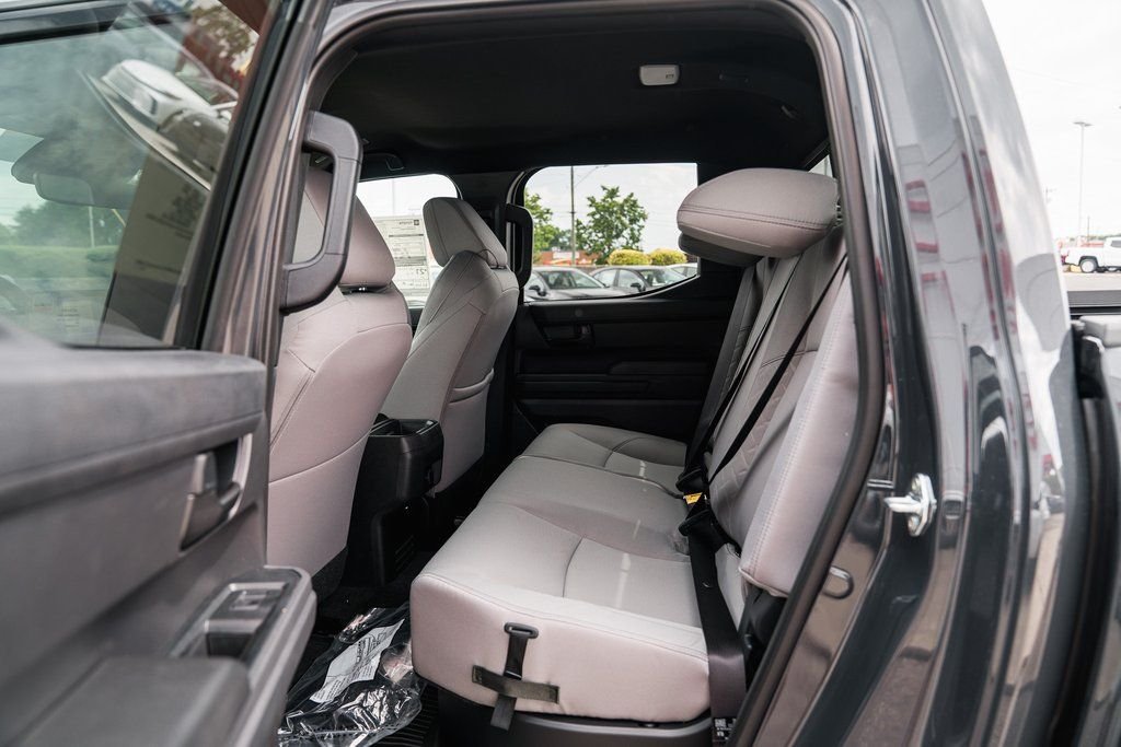 2025 Toyota Tacoma SR5 - Photo 26