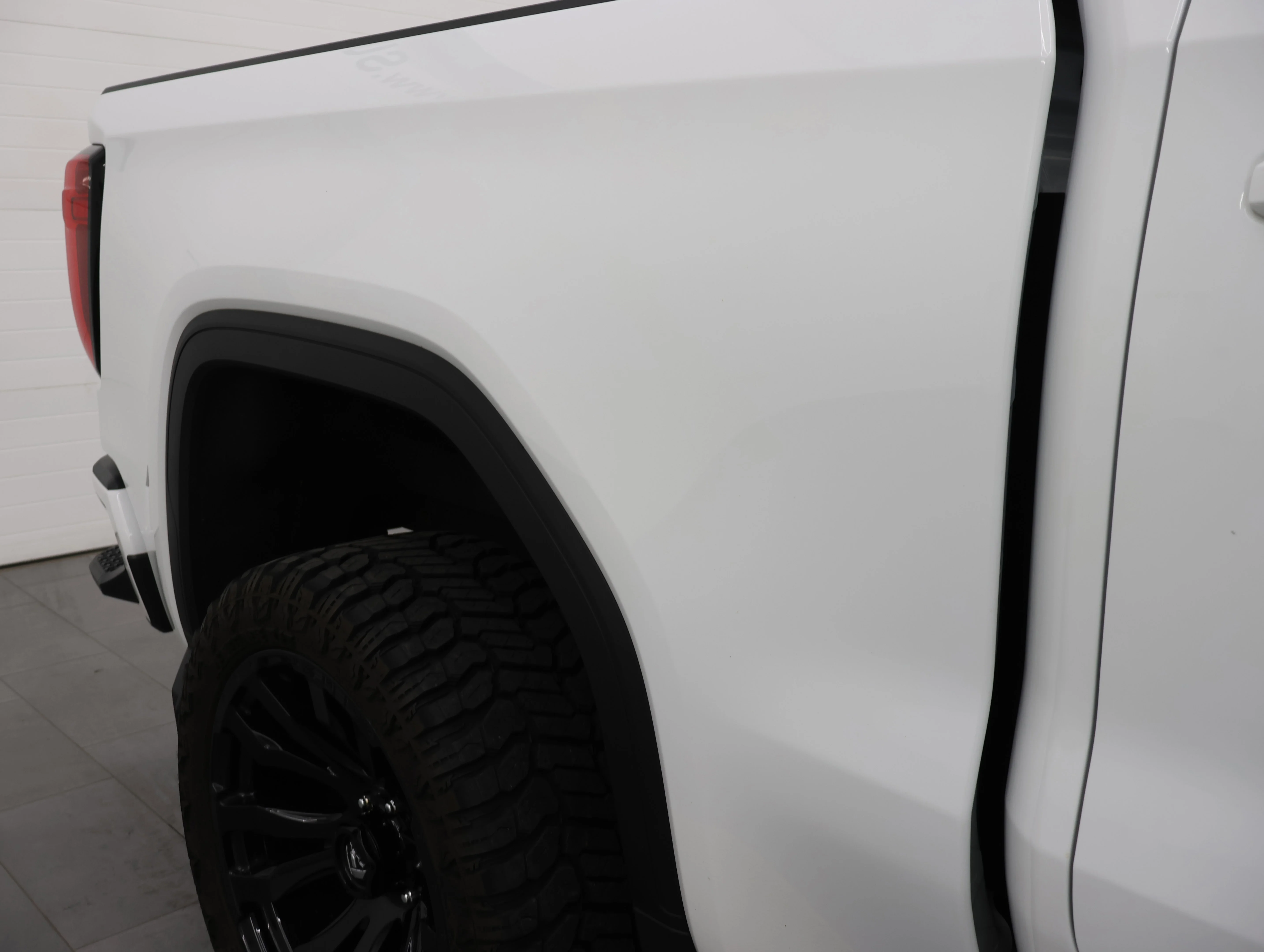 Used 2022 Summit White GMC AT4 image 25
