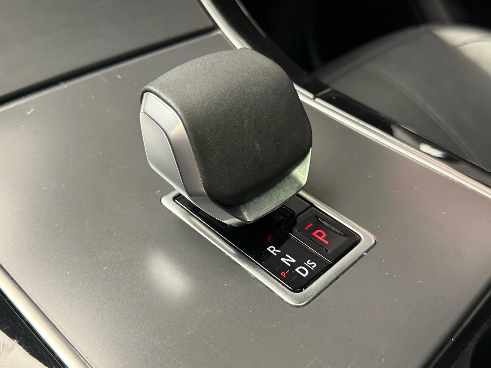 Used 2025 Fuji White (1aa) Land Rover P250 Dynamic SE image 18