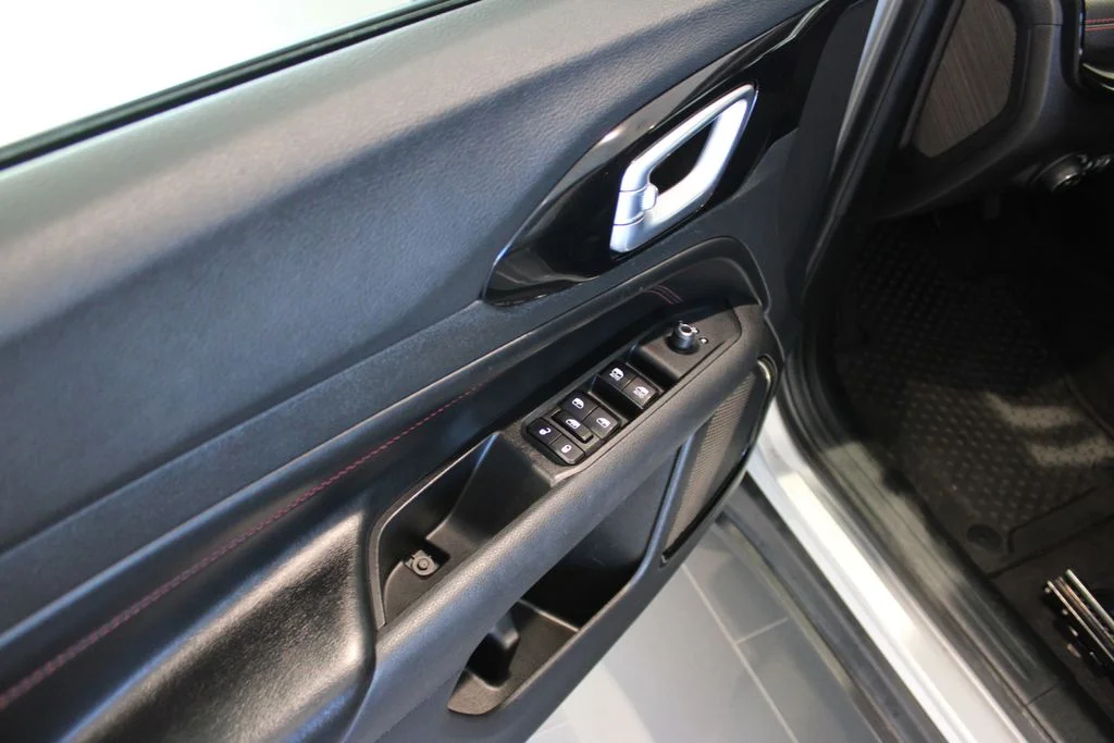 Used 2024 Silver Jeep Trailhawk image 31