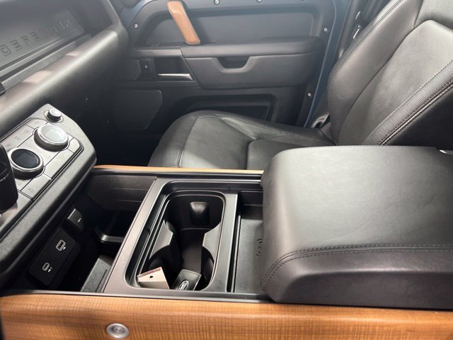 Used 2023 Blue Land Rover X-Dynamic SE image 14