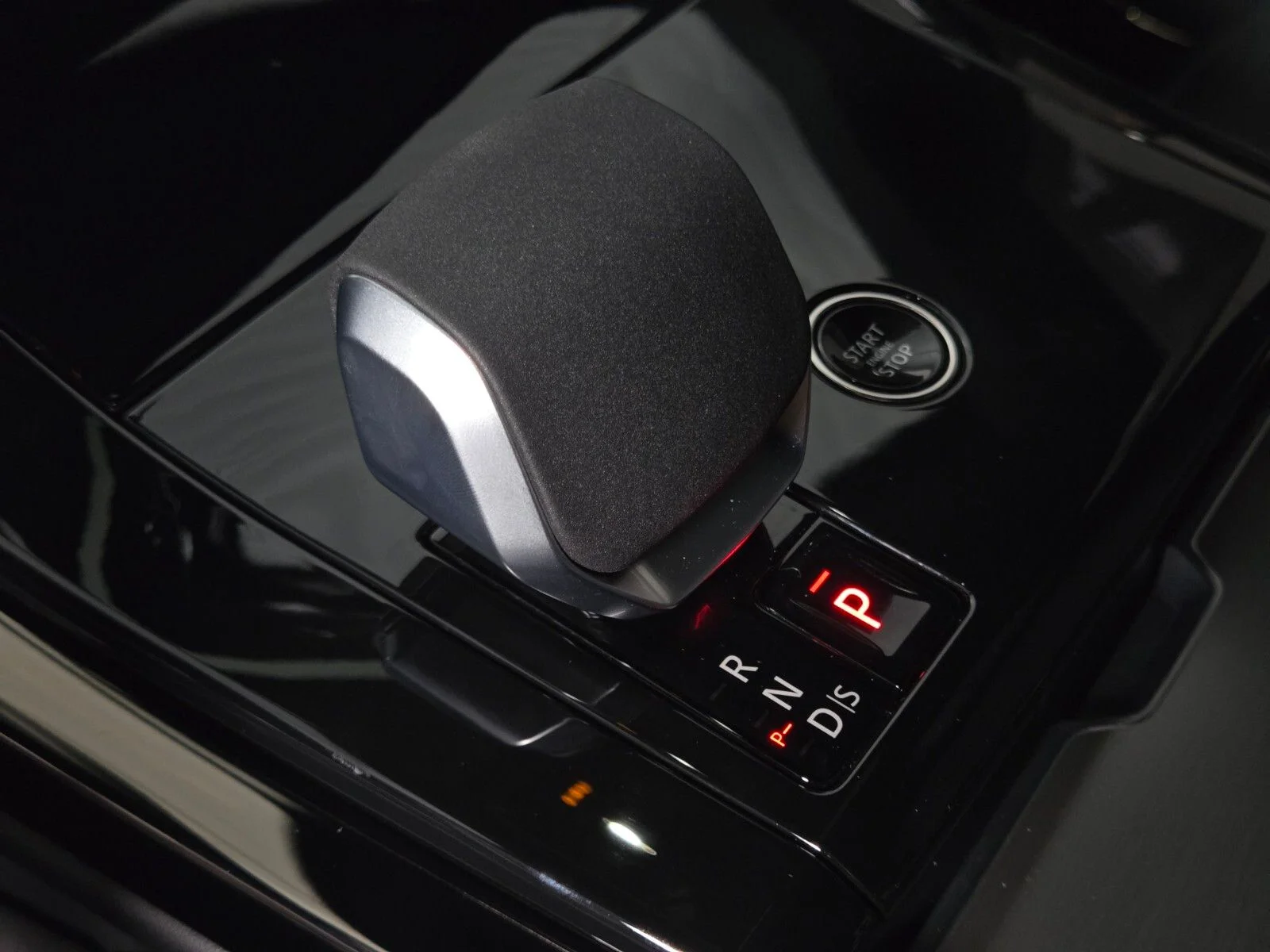 New 2026 Fuji White Land Rover Dynamic SE image 29
