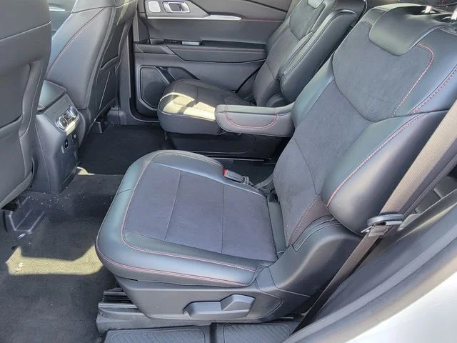 2025 Ford Explorer ST - Photo 15