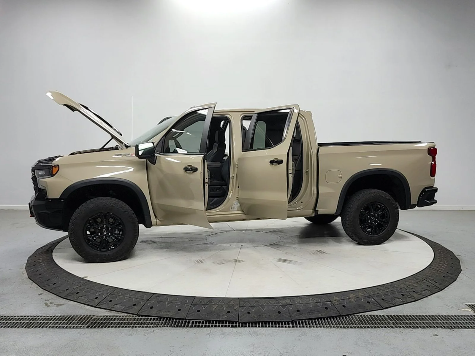 Used 2023  Chevrolet ZR2 image 12