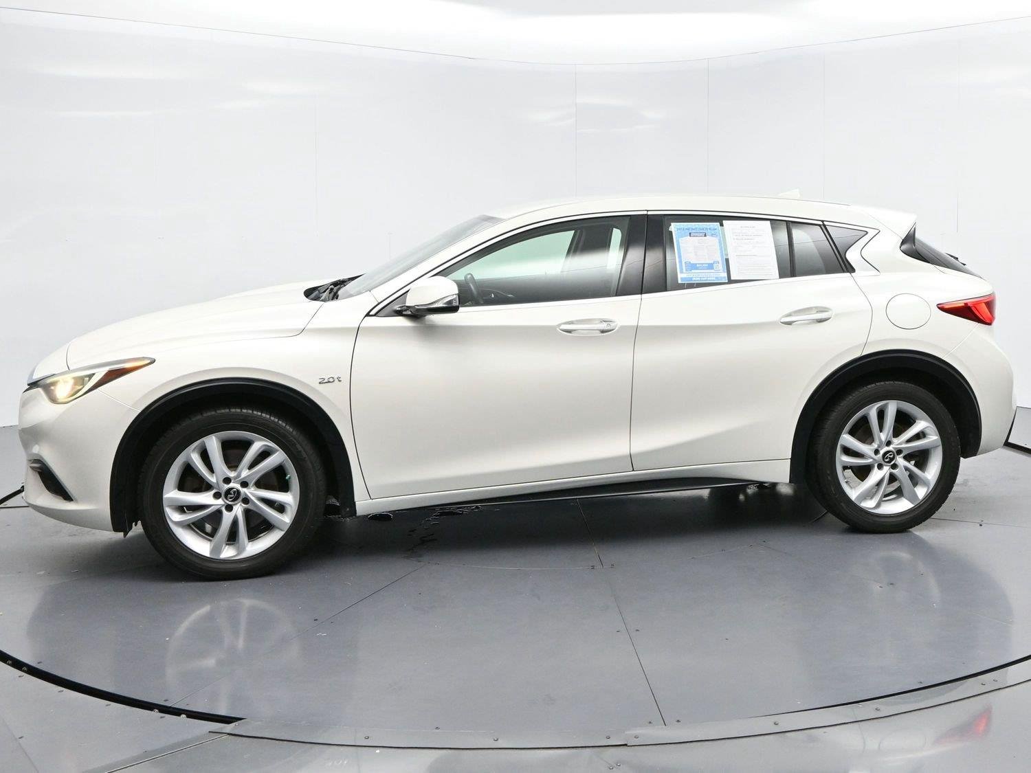 Used 2018 Majestic White INFINITI Base image 4