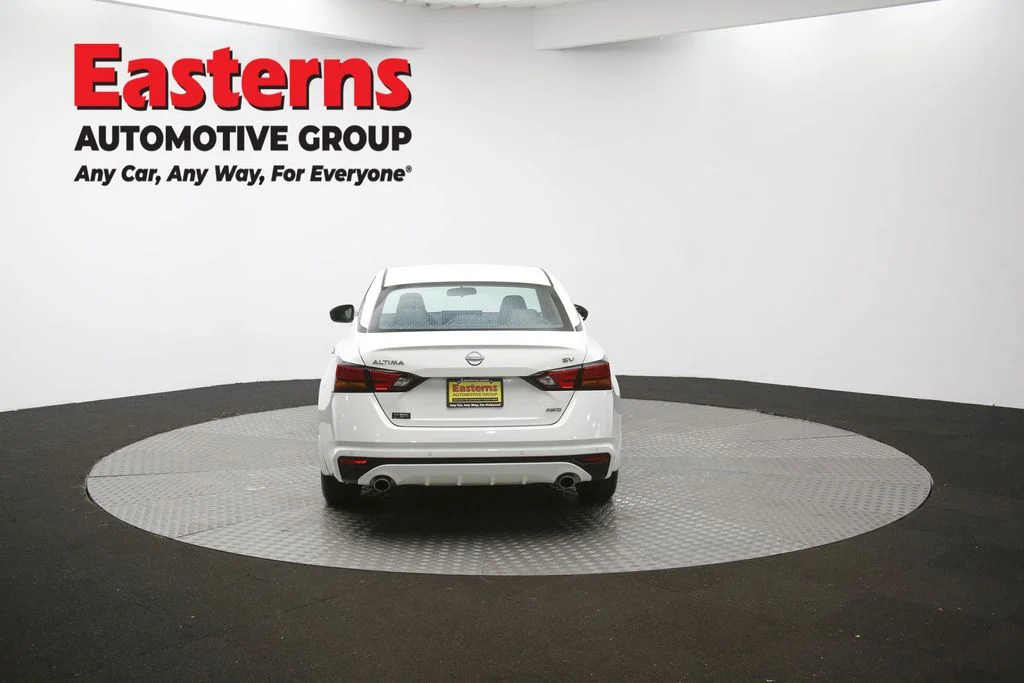 Used 2024 White Nissan 2.5 SV image 37