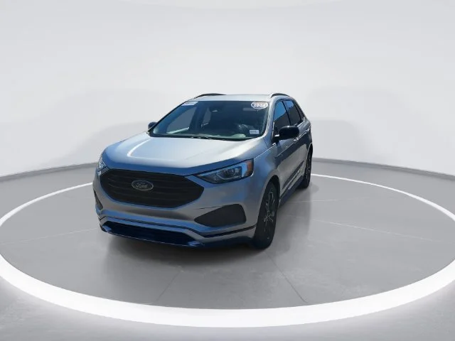 Used 2024 Silver Ford SE image 2